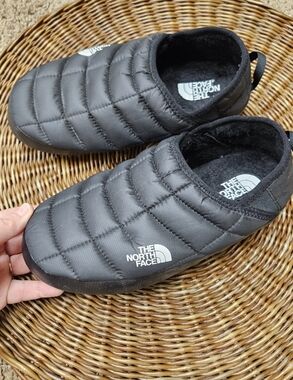 THE NORTH FACE ThermoBall™ Traction Water Resistant Slipper Black Womens 7
